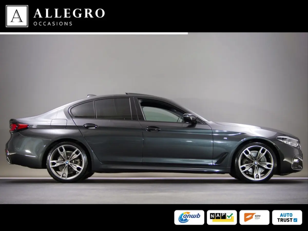 520i High Executive M-Sport (SFEERVERLICHTING, PANORAMADAK, HEAD-UP DISPLAY, NAVIGATIE PRO