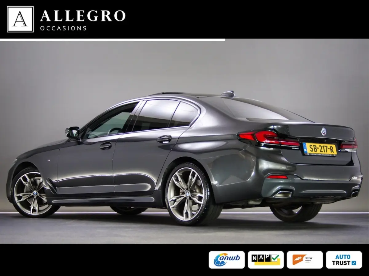520i High Executive M-Sport (SFEERVERLICHTING, PANORAMADAK, HEAD-UP DISPLAY, NAVIGATIE PRO