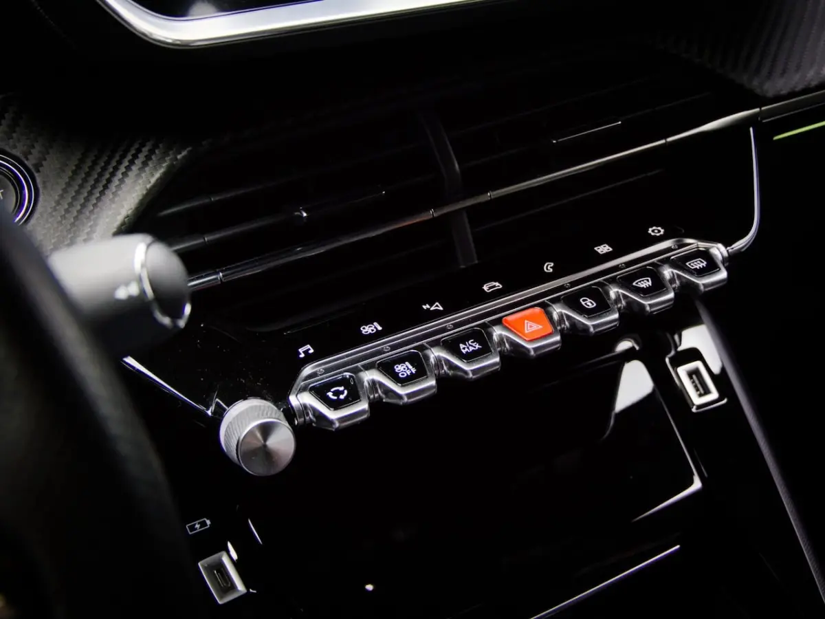 1.2 PureTech GT (SFEERVERLICHTING, APPLE CARPLAY/ANDROID AUTO, ACHTERUITRIJCAMERA, NAVIGAT