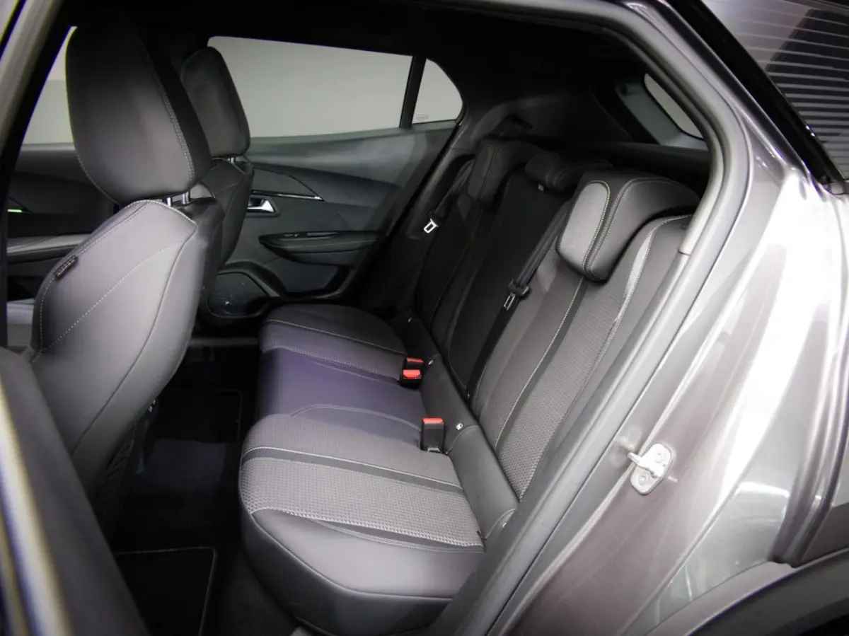 1.2 PureTech GT (SFEERVERLICHTING, APPLE CARPLAY/ANDROID AUTO, ACHTERUITRIJCAMERA, NAVIGAT
