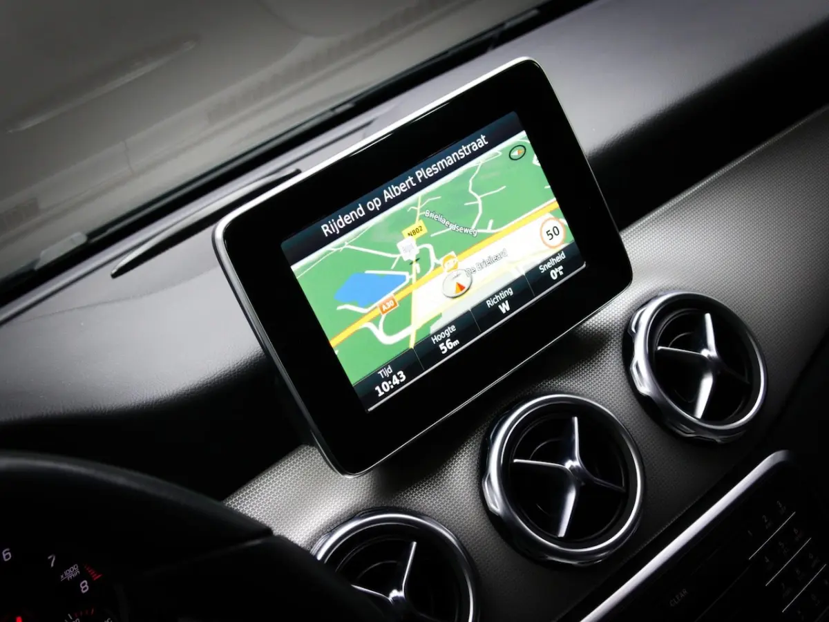 180 Ambition (SCHUIF-/KANTELDAK, NAVIGATIESYSTEEM, CRUISE CONTROL, BLUETOOTH, BI-XENON, LM