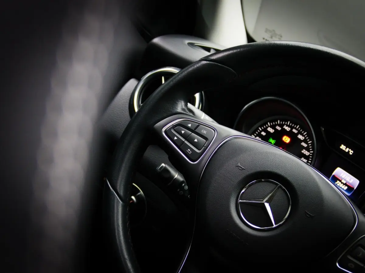 180 Ambition (SCHUIF-/KANTELDAK, NAVIGATIESYSTEEM, CRUISE CONTROL, BLUETOOTH, BI-XENON, LM