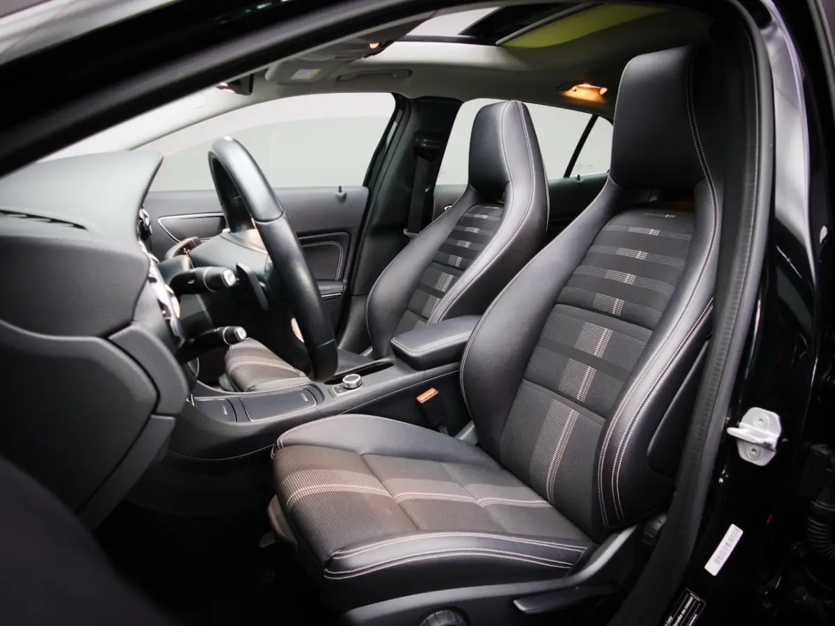 180 Ambition (SCHUIF-/KANTELDAK, NAVIGATIESYSTEEM, CRUISE CONTROL, BLUETOOTH, BI-XENON, LM