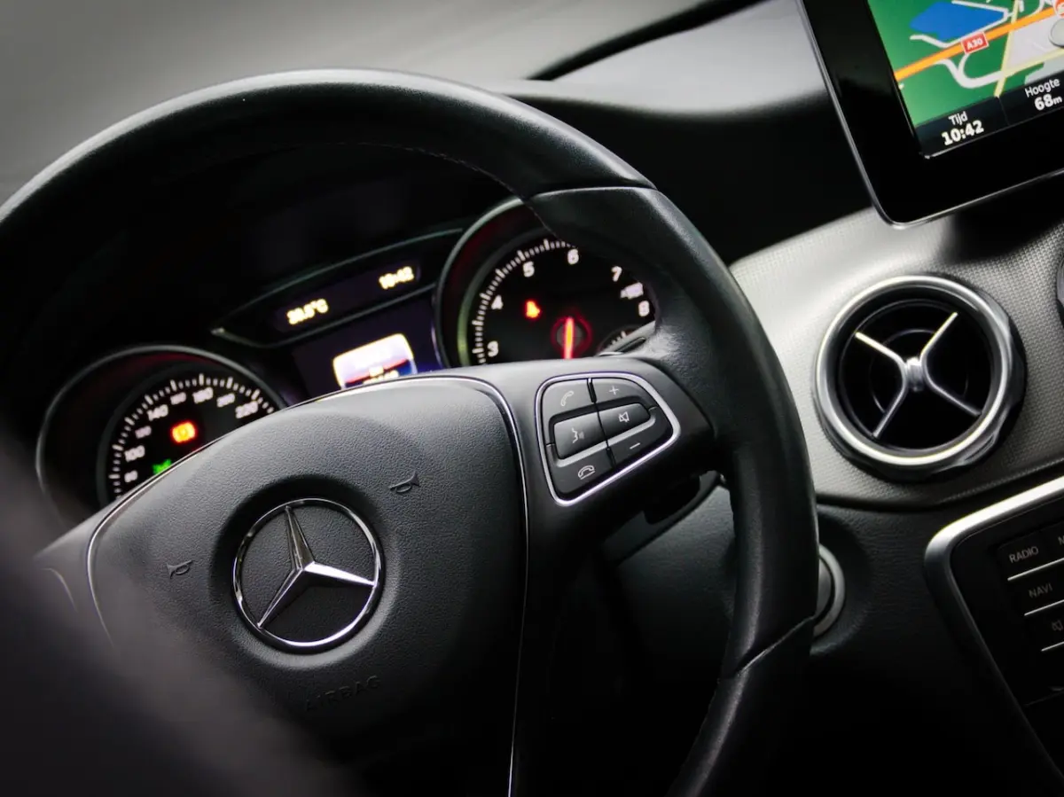 180 Ambition (SCHUIF-/KANTELDAK, NAVIGATIESYSTEEM, CRUISE CONTROL, BLUETOOTH, BI-XENON, LM