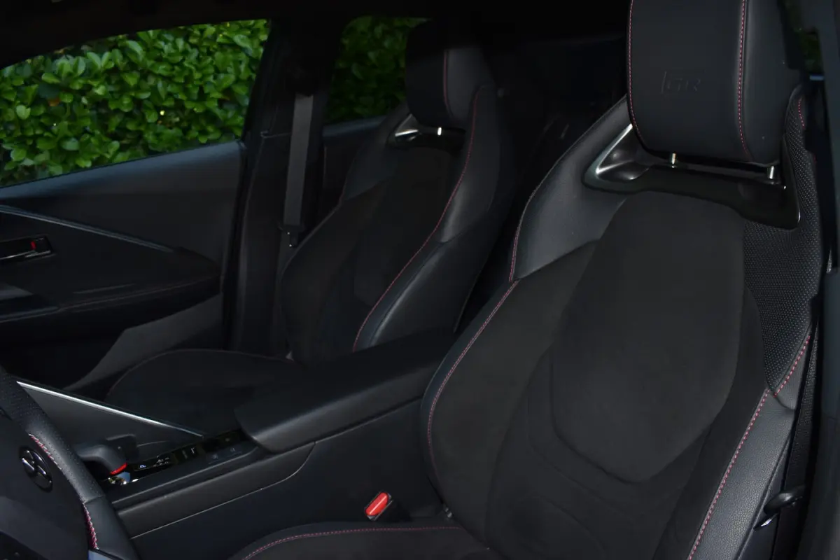 2.0 Plug-in Hybrid 220 GR SPORT PANO FULL