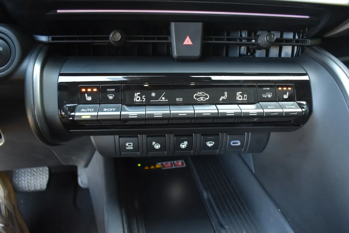 2.0 Plug-in Hybrid 220 GR SPORT PANO FULL