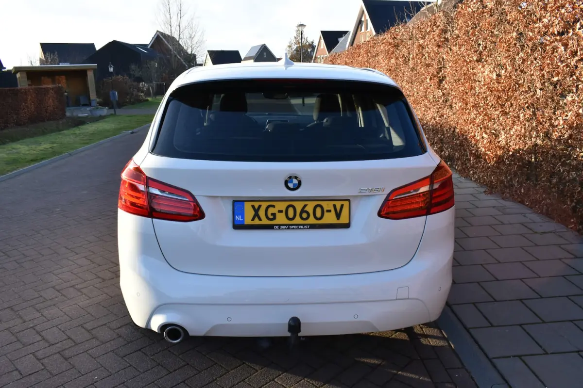 218i Executive AUT. '19 79DKM TREKH. NIEUWSTAAT