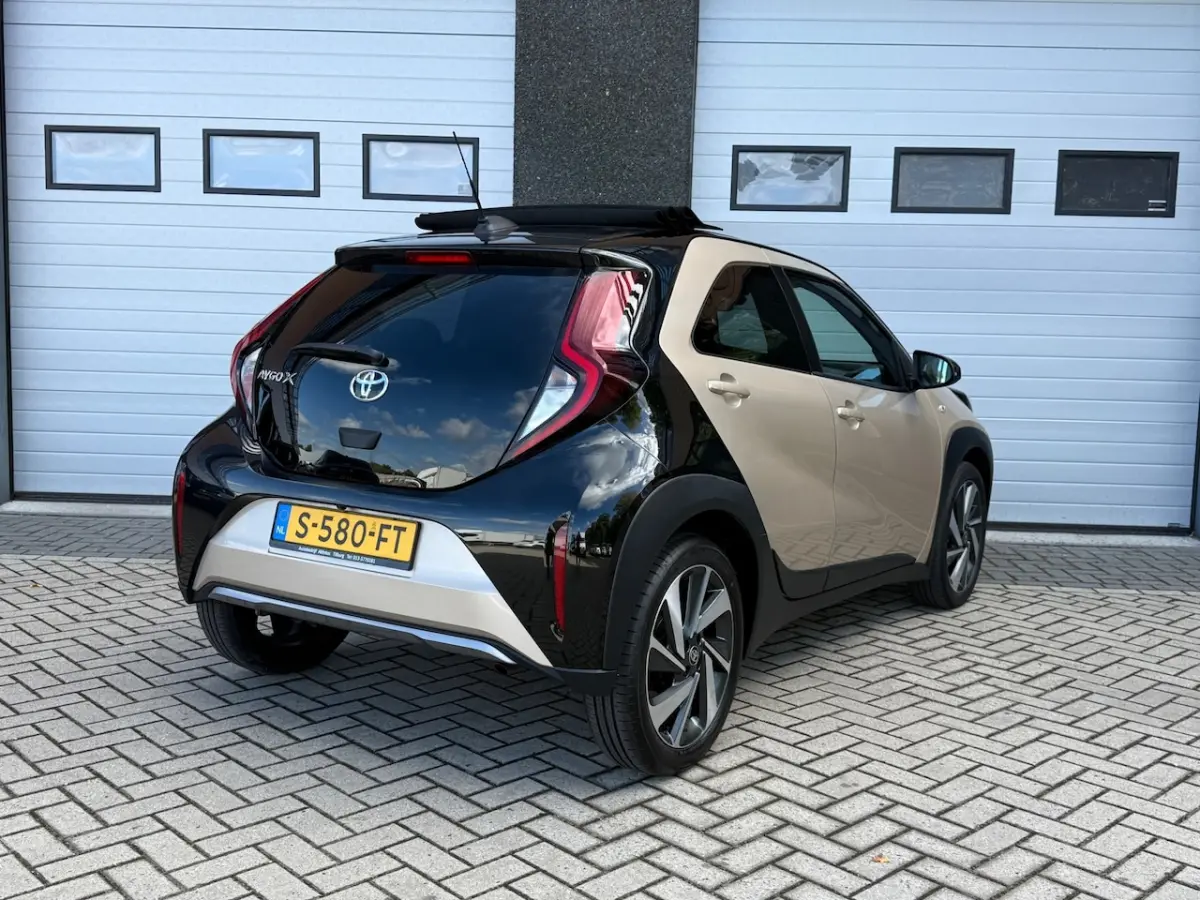 1.0 VVT-i S-CVT Envy AUTOMAAT/LED/CARPLAY/JBL