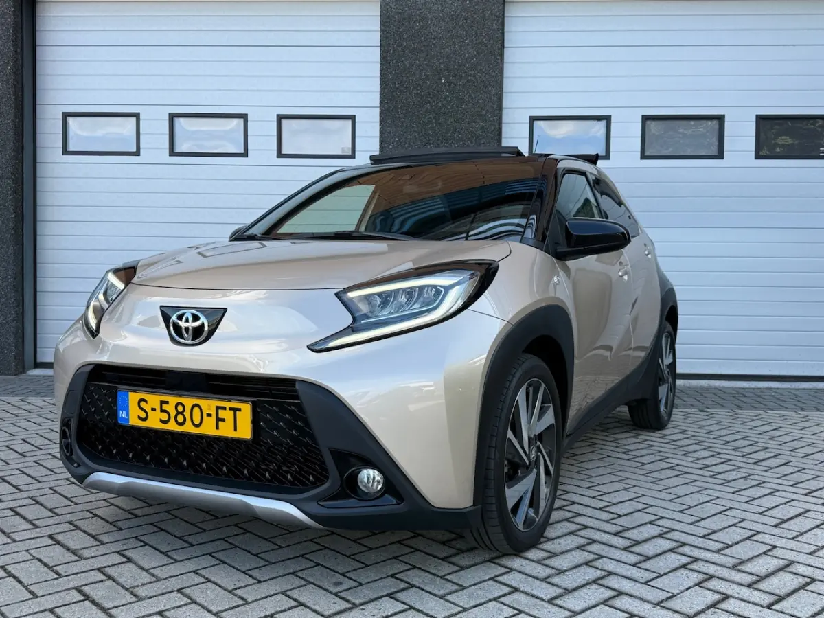 1.0 VVT-i S-CVT Envy AUTOMAAT/LED/CARPLAY/JBL