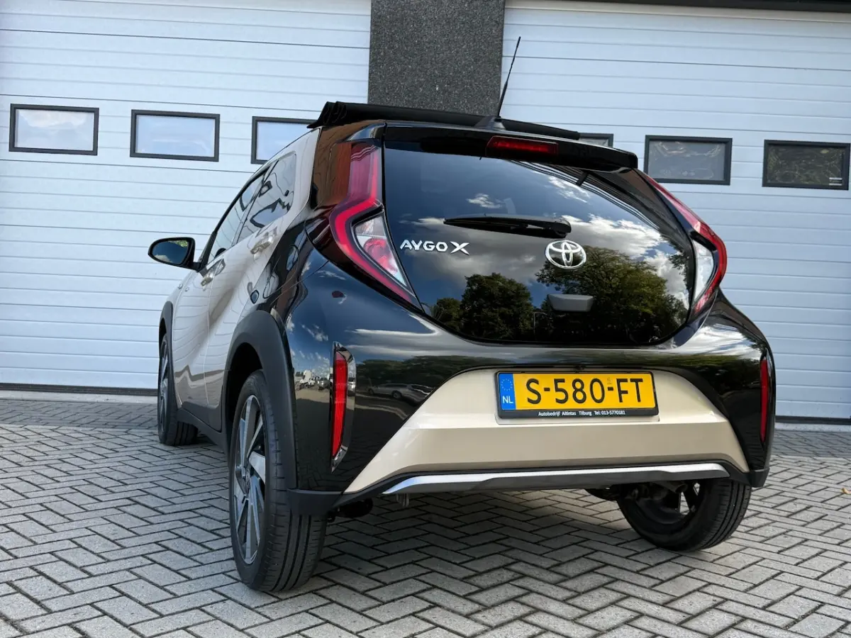 1.0 VVT-i S-CVT Envy AUTOMAAT/LED/CARPLAY/JBL