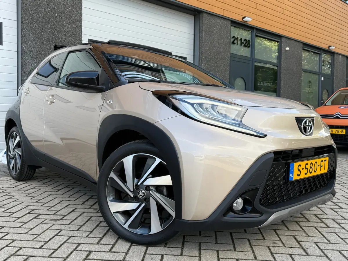 1.0 VVT-i S-CVT Envy AUTOMAAT/LED/CARPLAY/JBL