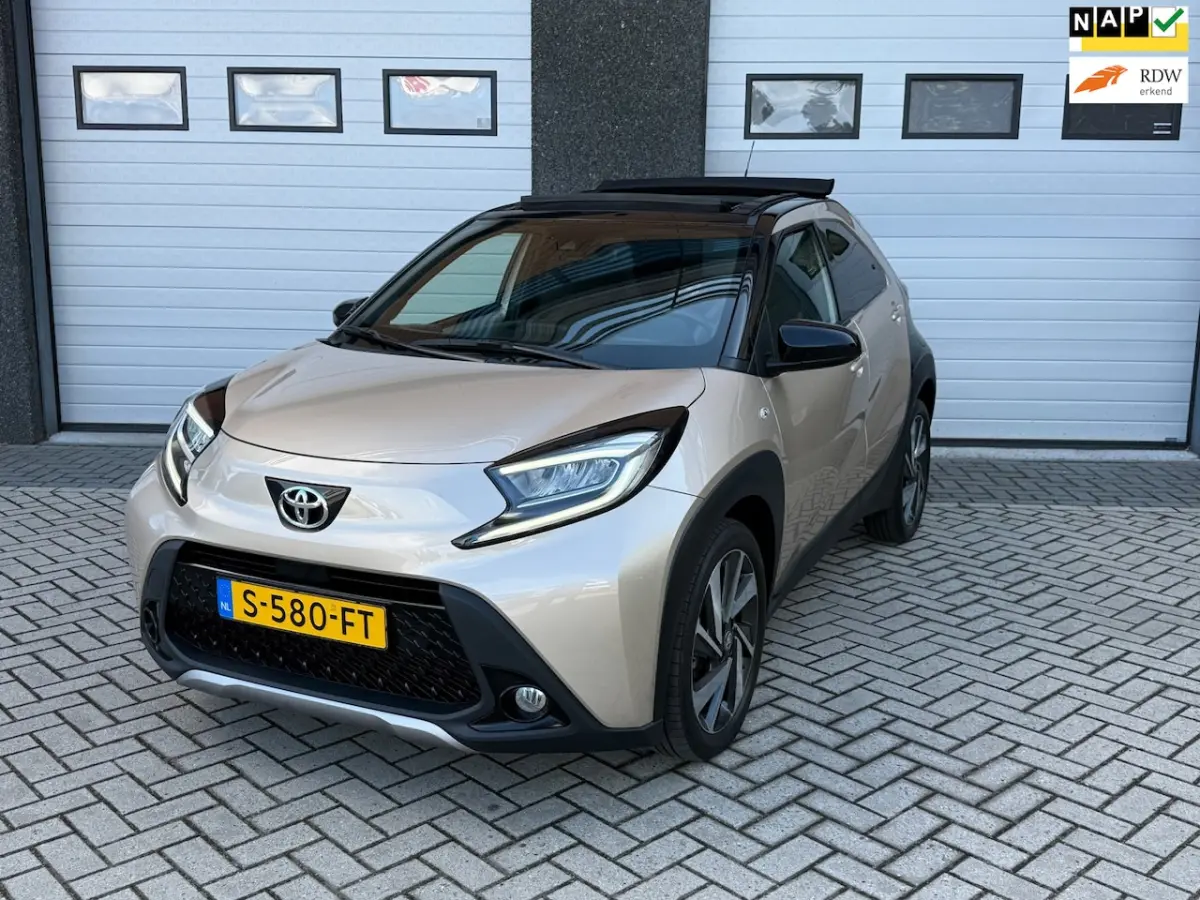1.0 VVT-i S-CVT Envy AUTOMAAT/LED/CARPLAY/JBL