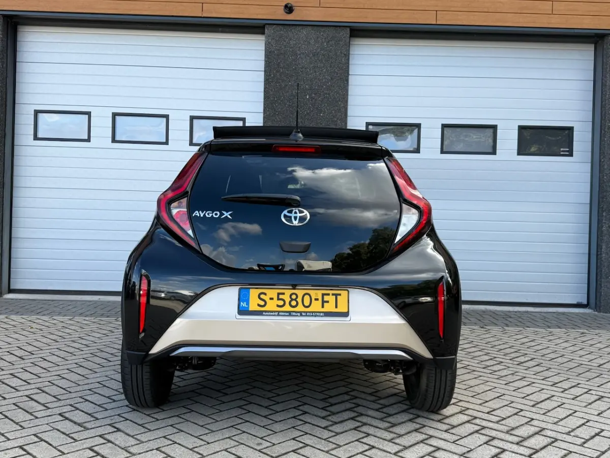 1.0 VVT-i S-CVT Envy AUTOMAAT/LED/CARPLAY/JBL