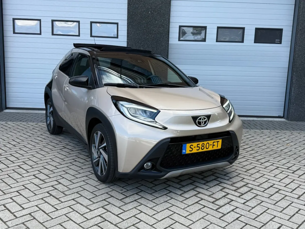 1.0 VVT-i S-CVT Envy AUTOMAAT/LED/CARPLAY/JBL