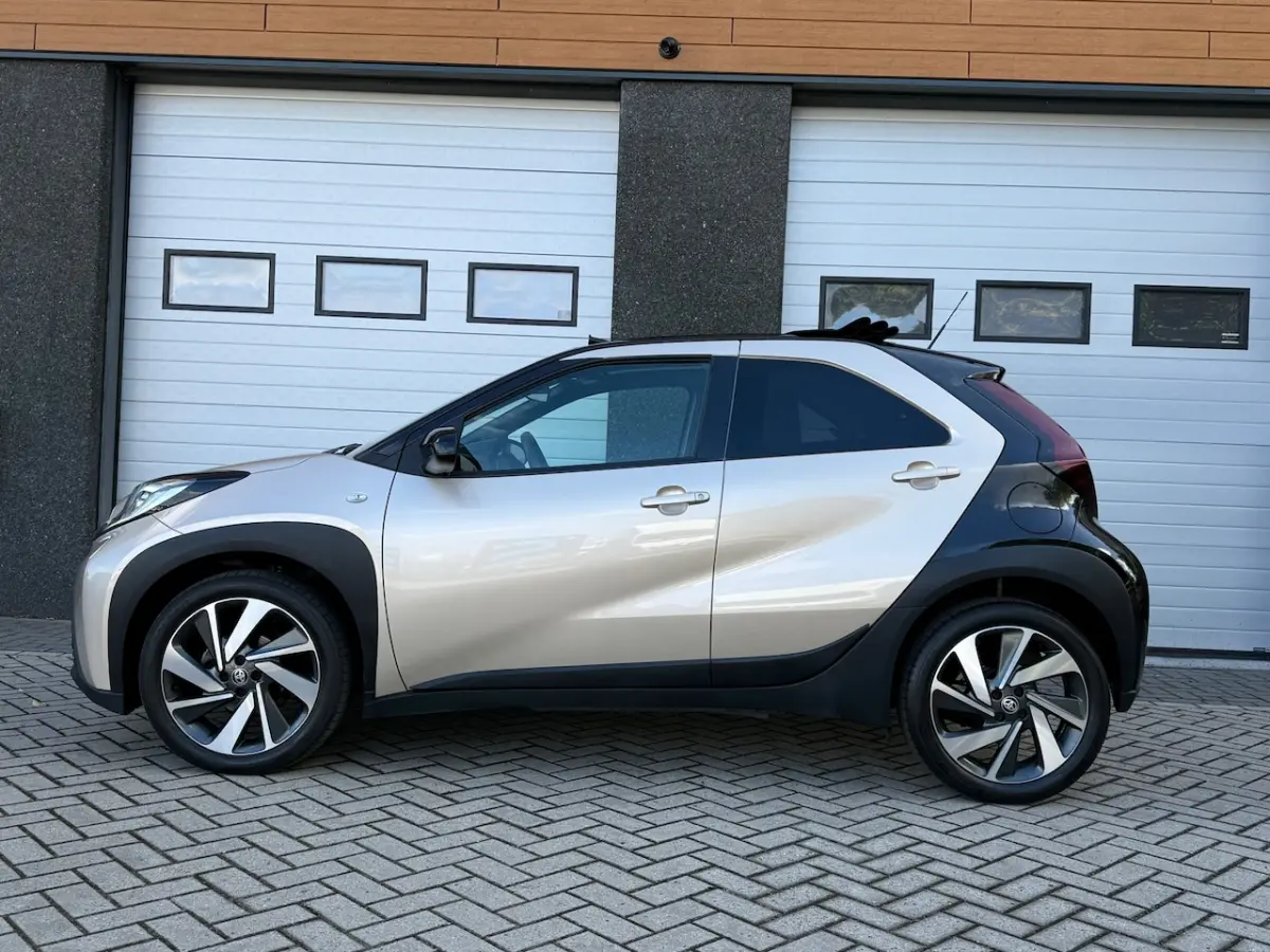 1.0 VVT-i S-CVT Envy AUTOMAAT/LED/CARPLAY/JBL