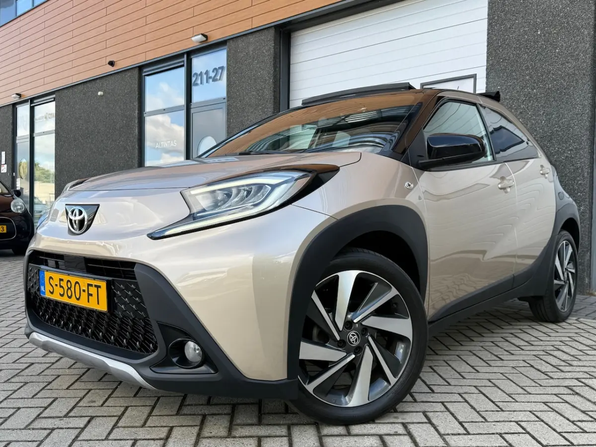 1.0 VVT-i S-CVT Envy AUTOMAAT/LED/CARPLAY/JBL