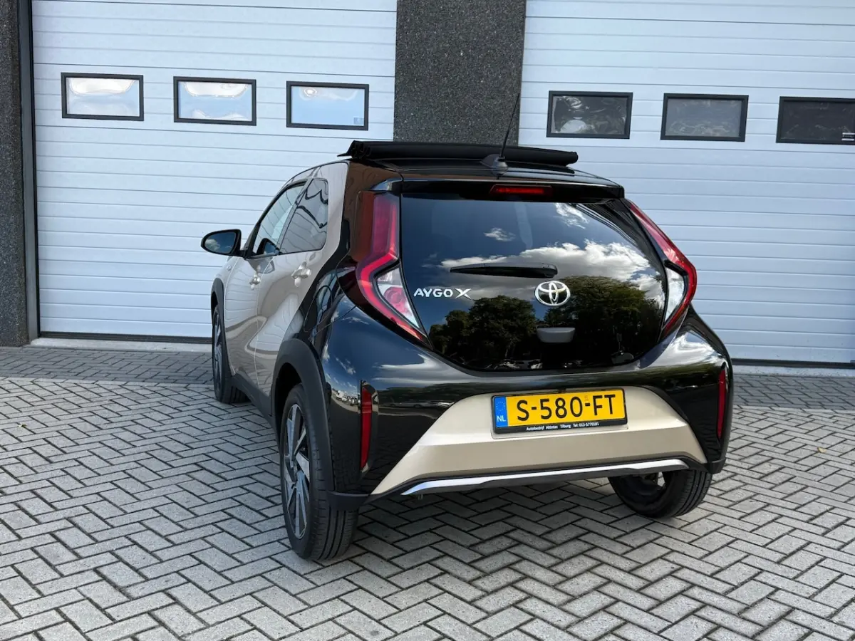 1.0 VVT-i S-CVT Envy AUTOMAAT/LED/CARPLAY/JBL