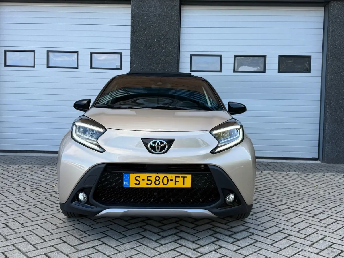 1.0 VVT-i S-CVT Envy AUTOMAAT/LED/CARPLAY/JBL