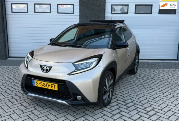 1.0 VVT-i S-CVT Envy AUTOMAAT/LED/CARPLAY/JBL