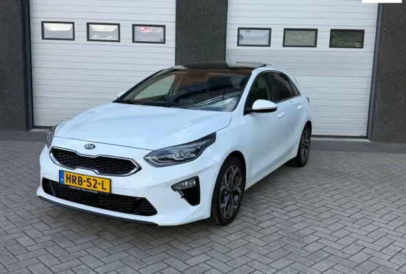 CEED 1.4 T-GDi DynamicLine PANO/CAMERA/NAVI/VERWARMING/KOELING