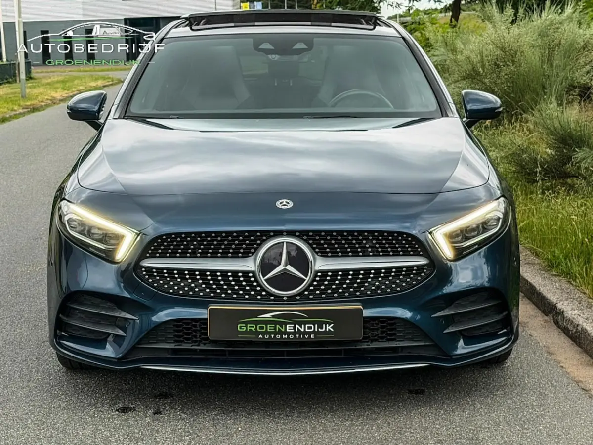 220 Premium Plus / SFEER / CAM / HUD / MOTORSOUND / PDC / STOELVERW / CARPLAY /