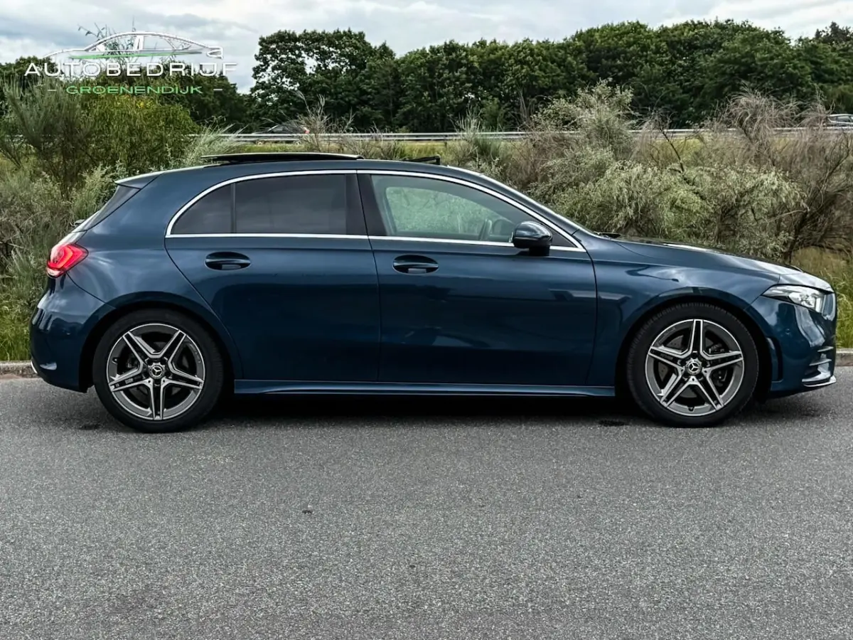 220 Premium Plus / SFEER / CAM / HUD / MOTORSOUND / PDC / STOELVERW / CARPLAY /