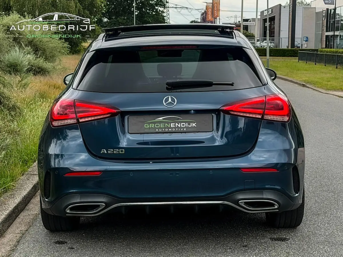 220 Premium Plus / SFEER / CAM / HUD / MOTORSOUND / PDC / STOELVERW / CARPLAY /