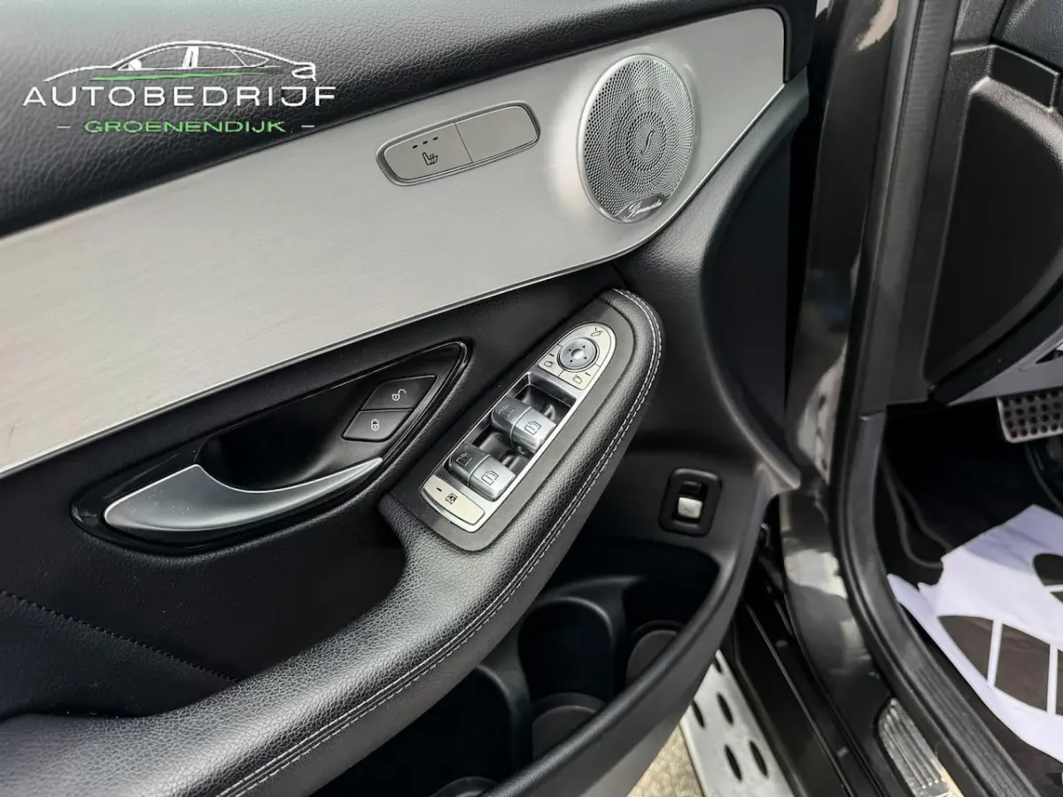 300 4MATIC AMG / SFEERVERL / 360 CAM / PDC / TREKHAAK / SCHUIFKANTELDAK / BURMESTER / DAB
