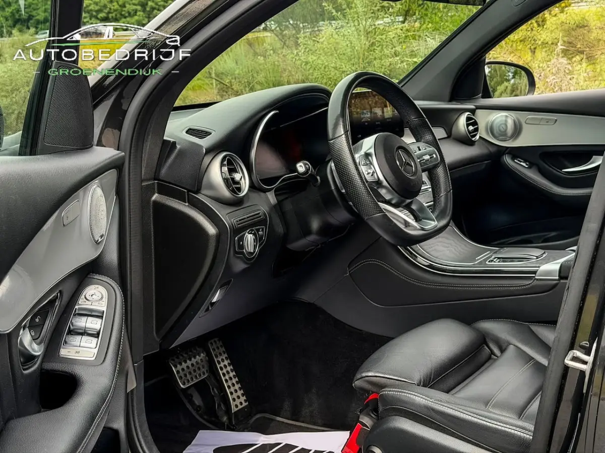 300 4MATIC AMG / SFEERVERL / 360 CAM / PDC / TREKHAAK / SCHUIFKANTELDAK / BURMESTER / DAB
