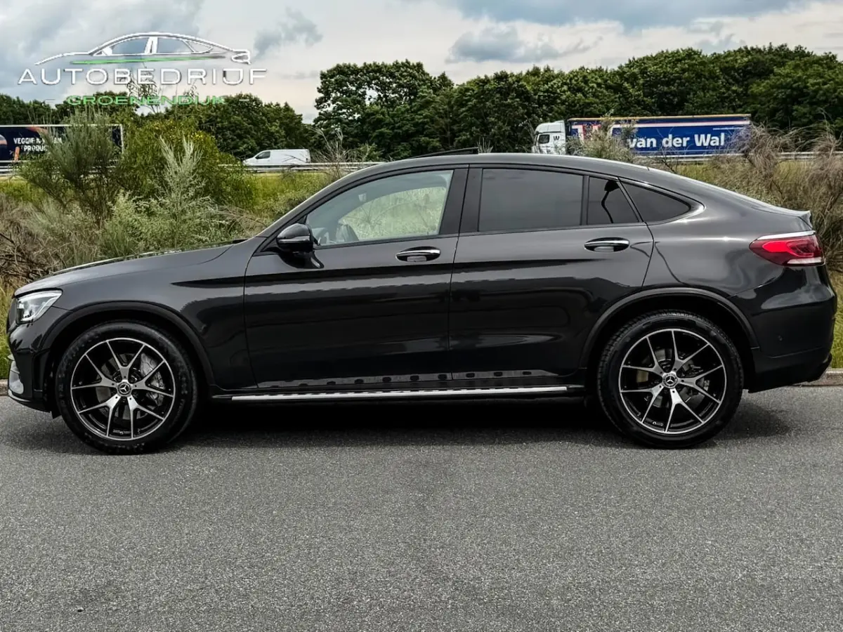 300 4MATIC AMG / SFEERVERL / 360 CAM / PDC / TREKHAAK / SCHUIFKANTELDAK / BURMESTER / DAB