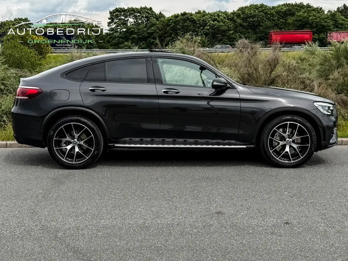 300 4MATIC AMG / SFEERVERL / 360 CAM / PDC / TREKHAAK / SCHUIFKANTELDAK / BURMESTER / DAB