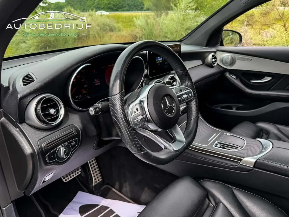 300 4MATIC AMG / SFEERVERL / 360 CAM / PDC / TREKHAAK / SCHUIFKANTELDAK / BURMESTER / DAB
