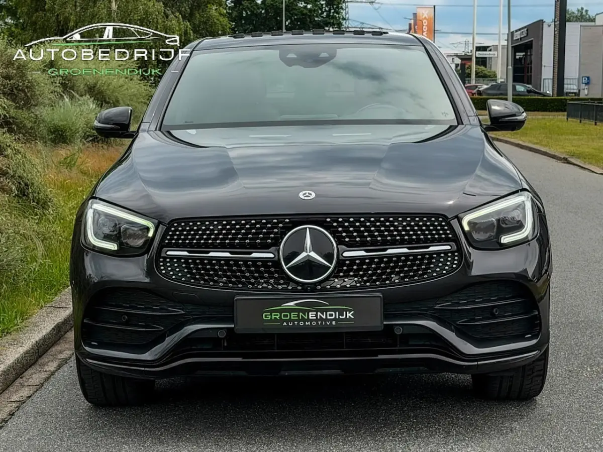 300 4MATIC AMG / SFEERVERL / 360 CAM / PDC / TREKHAAK / SCHUIFKANTELDAK / BURMESTER / DAB