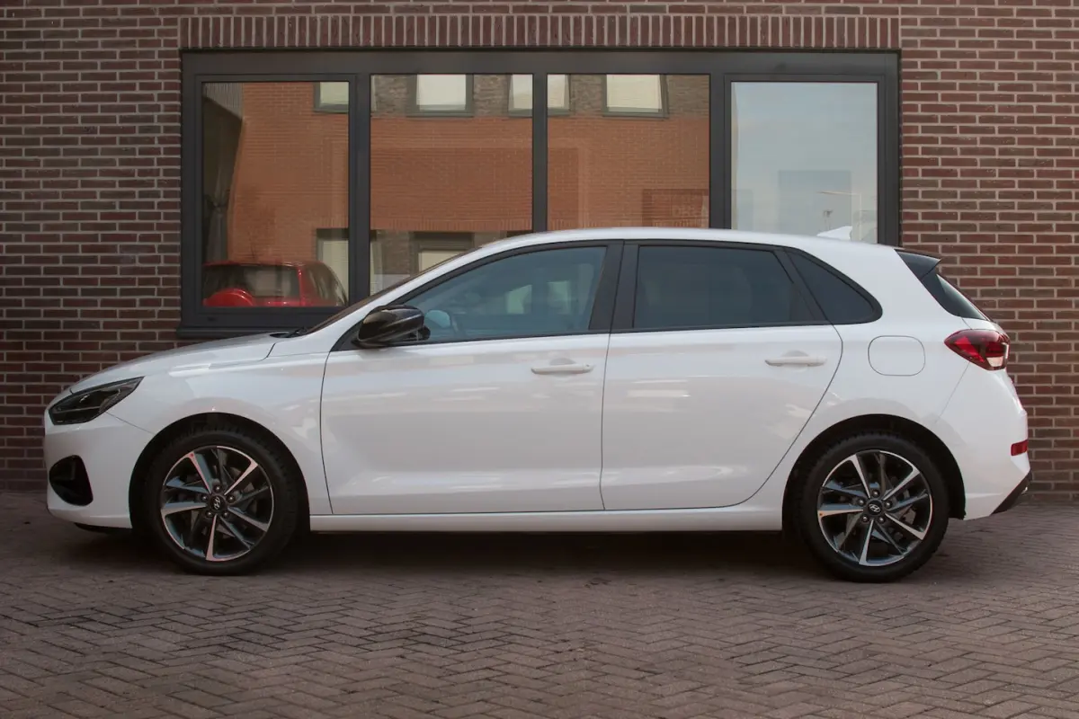 1.0 T-GDi MHEV i-Motion Apple Carplay/Camera