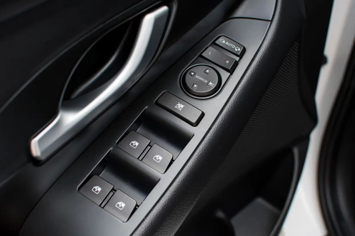 1.0 T-GDi MHEV i-Motion Apple Carplay/Camera