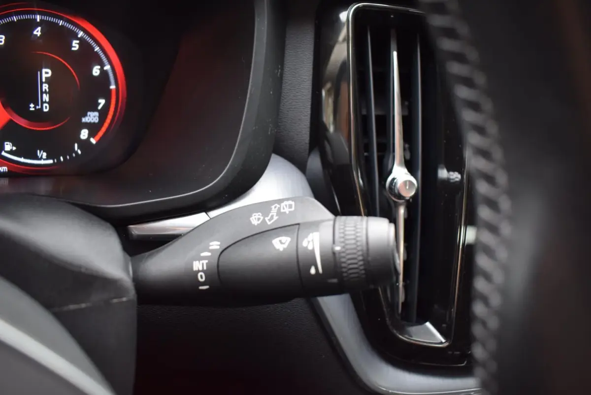 2.0 T5 Momentum AUTOM/ADAP CRUISE/NAVI/AIRCO-ECC/TREKH/PDC V+A/CAMERA/XENON/BLUETOOTH/KEYL