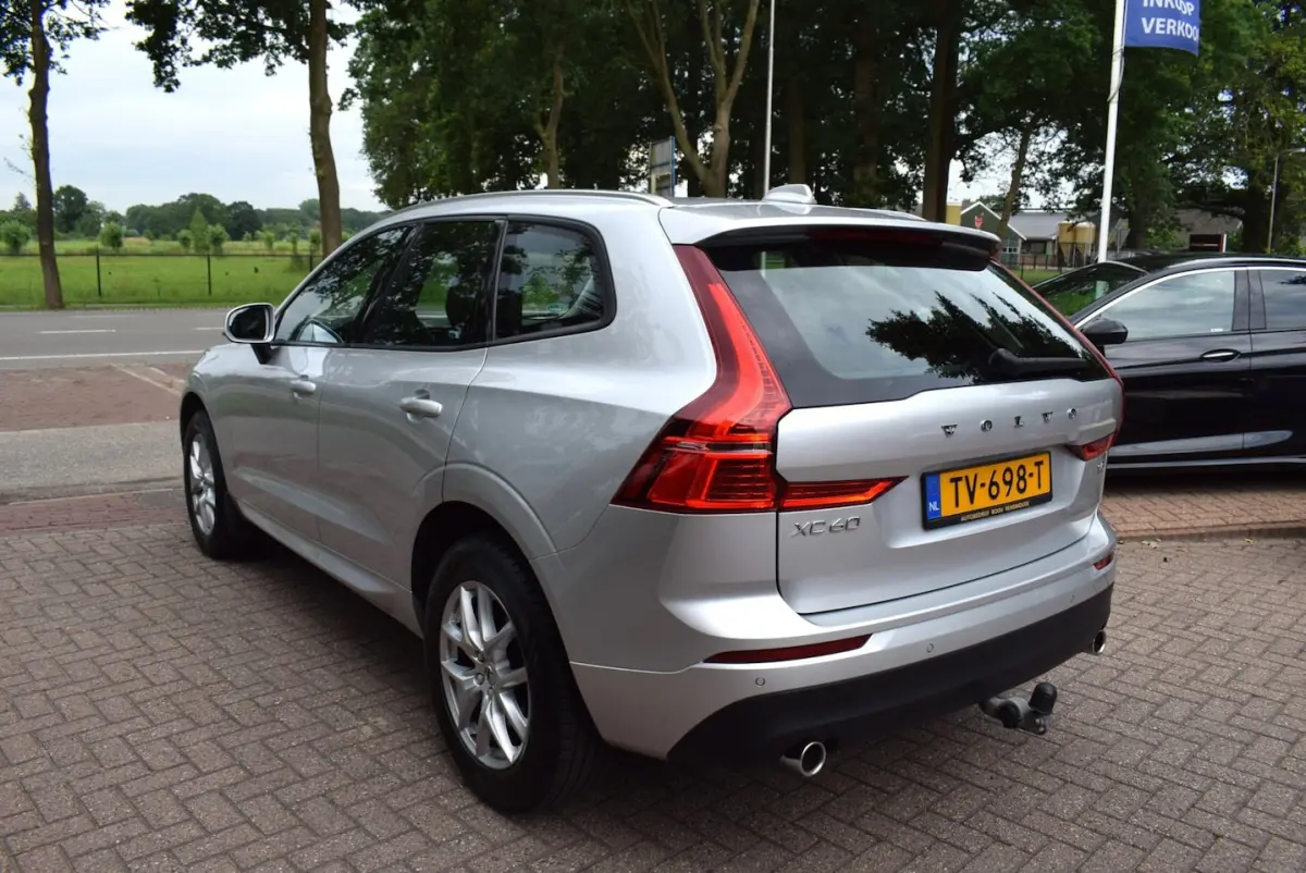 2.0 T5 Momentum AUTOM/ADAP CRUISE/NAVI/AIRCO-ECC/TREKH/PDC V+A/CAMERA/XENON/BLUETOOTH/KEYL