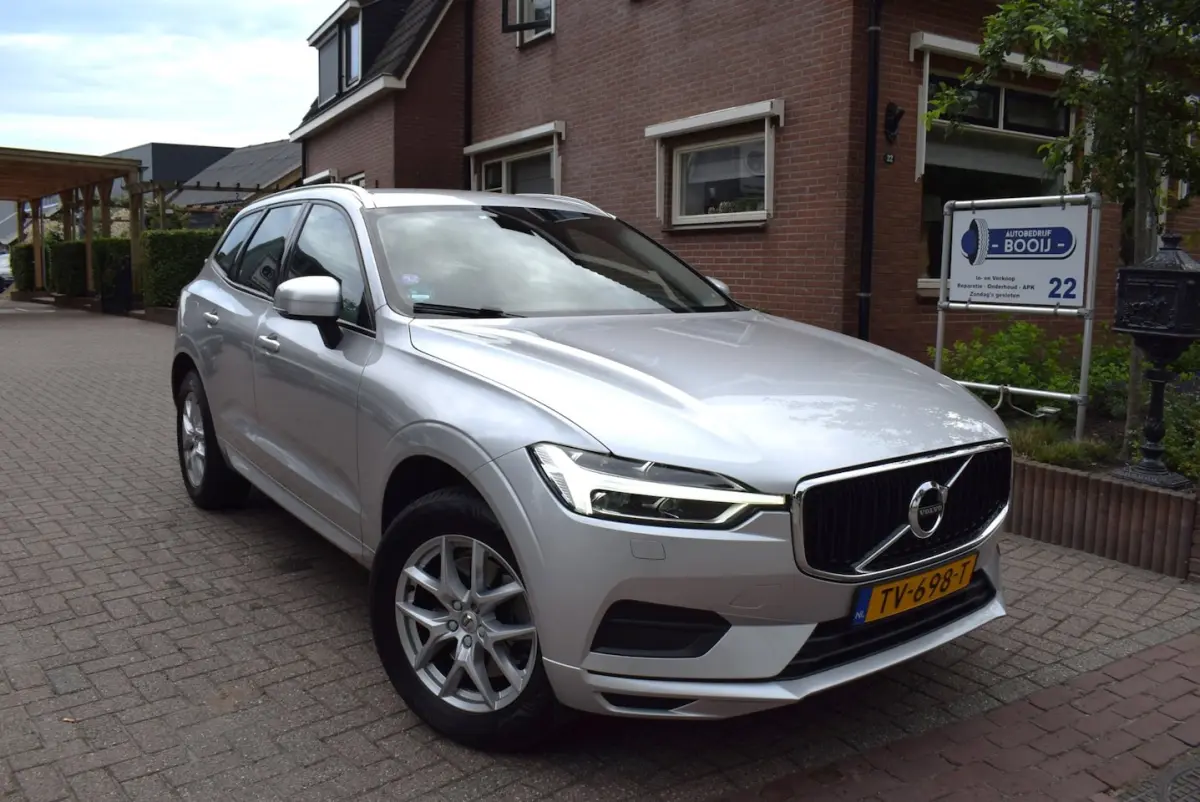 2.0 T5 Momentum AUTOM/ADAP CRUISE/NAVI/AIRCO-ECC/TREKH/PDC V+A/CAMERA/XENON/BLUETOOTH/KEYL