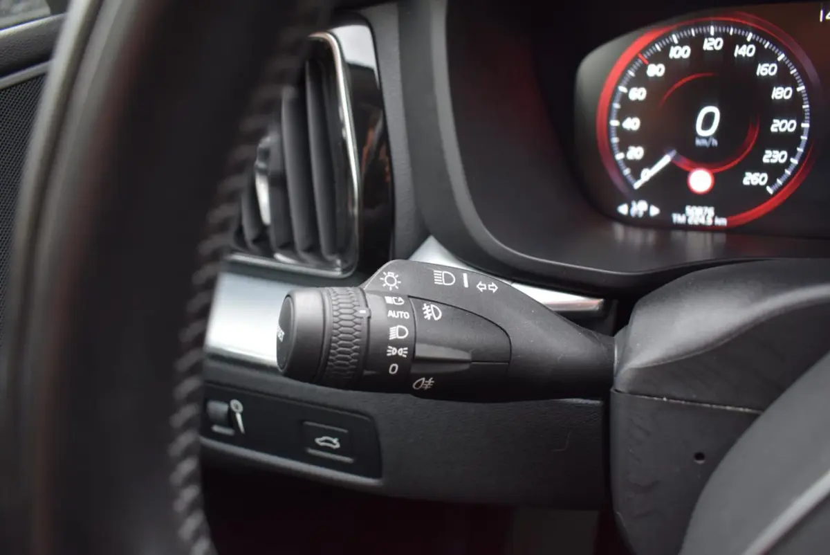 2.0 T5 Momentum AUTOM/ADAP CRUISE/NAVI/AIRCO-ECC/TREKH/PDC V+A/CAMERA/XENON/BLUETOOTH/KEYL