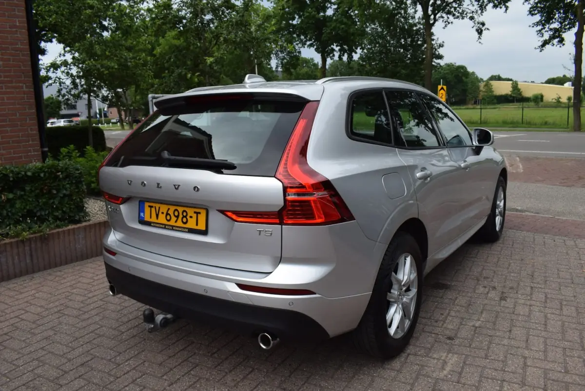 2.0 T5 Momentum AUTOM/ADAP CRUISE/NAVI/AIRCO-ECC/TREKH/PDC V+A/CAMERA/XENON/BLUETOOTH/KEYL