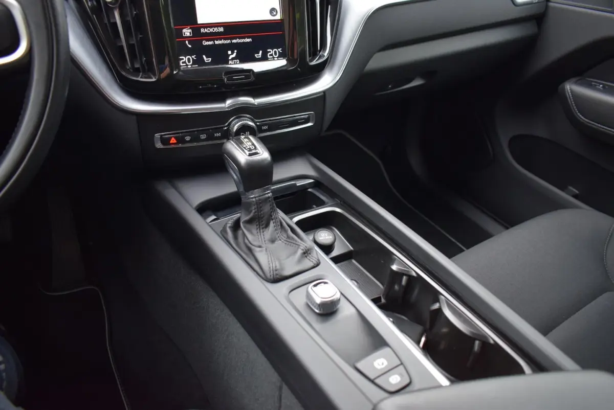 2.0 T5 Momentum AUTOM/ADAP CRUISE/NAVI/AIRCO-ECC/TREKH/PDC V+A/CAMERA/XENON/BLUETOOTH/KEYL