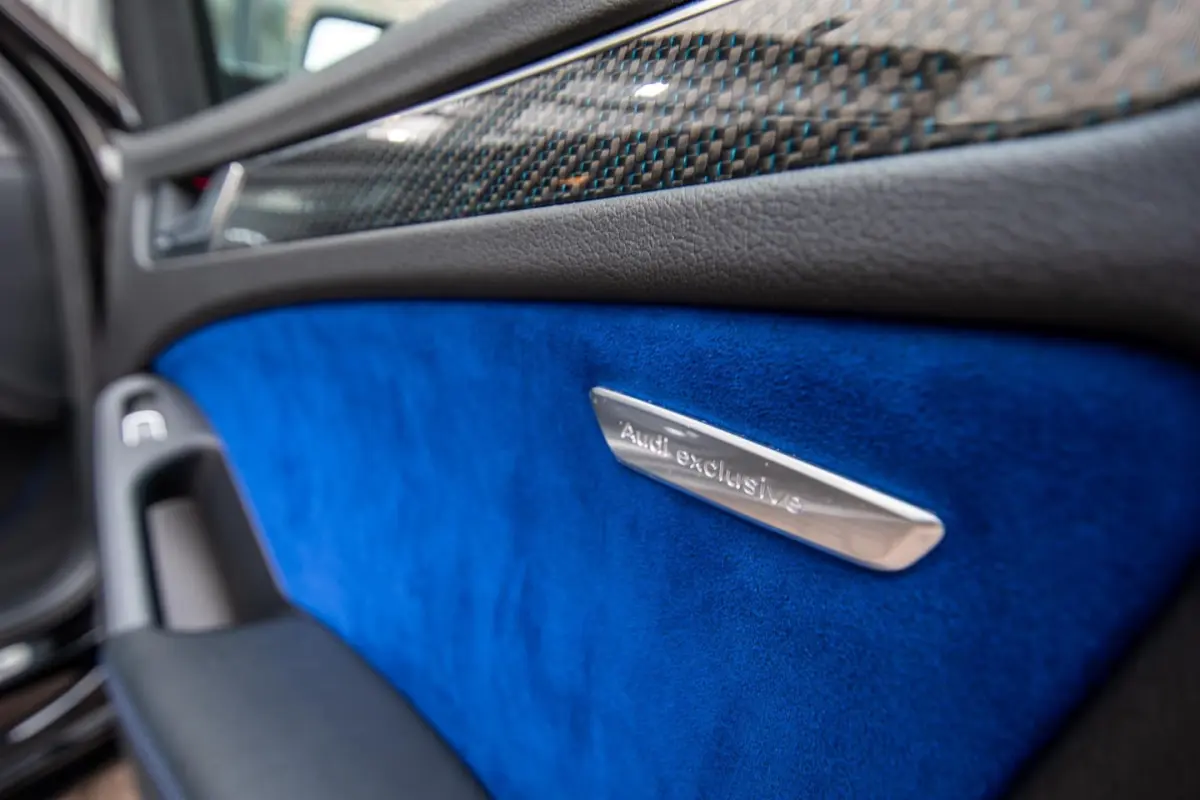 4.2 FSI quattro Carbon*B&O*Camera
