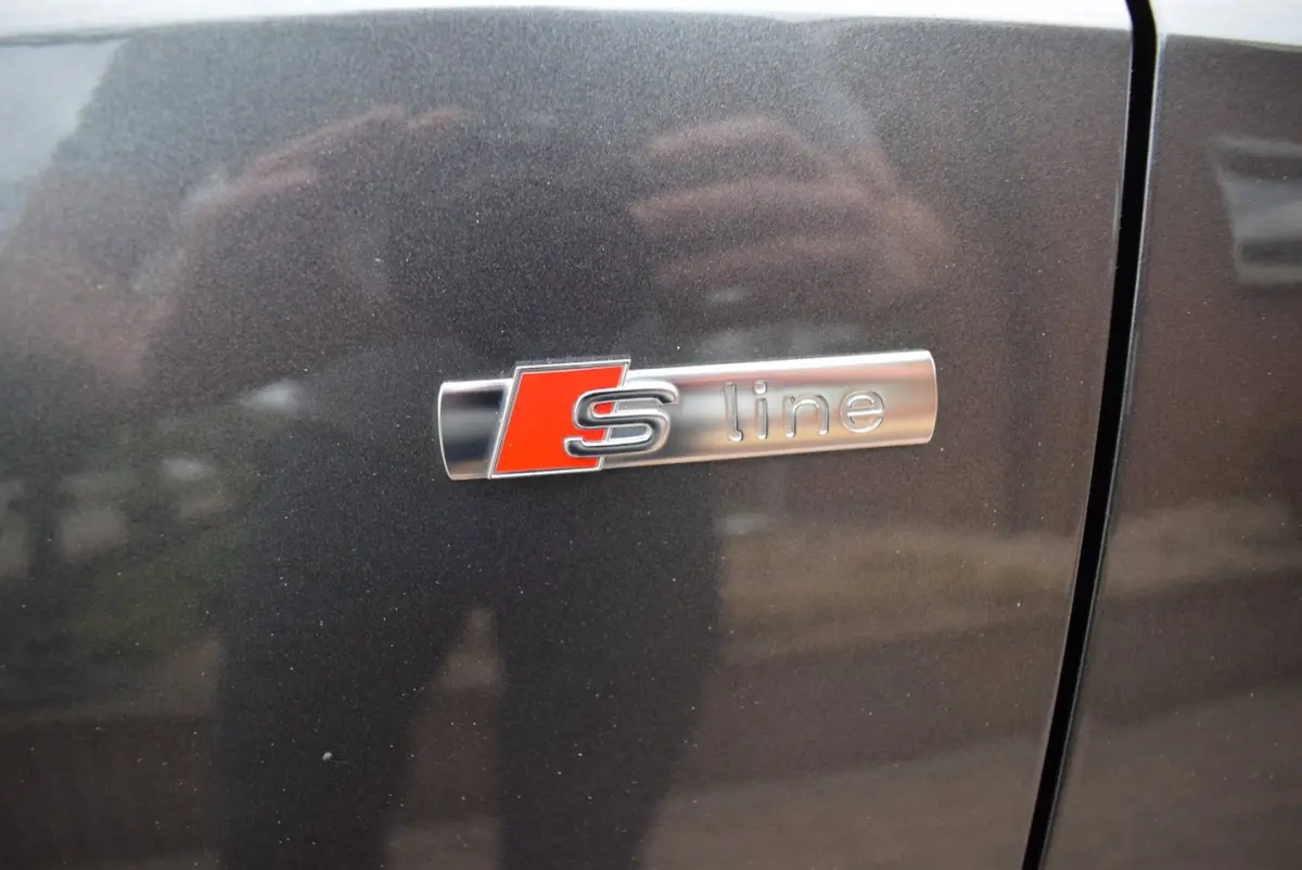 35 TFSI S-LINE AUTOM/PANO DAK/LEDER/NAVI/CARPLAY/CAMERA/CRUISE/AIRCO-ECC/BLUETOOTH/TREKH/P