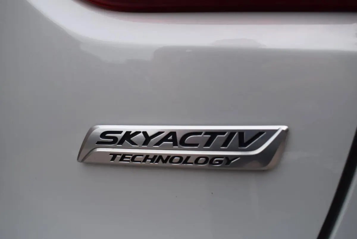 2.0 SkyActiv-G 120 SkyLease GT AUTOM/CRUISE/NAVI/CARPLAY/AIRCO-ECC/PANO/CAMERA/BLUETOOT/PD