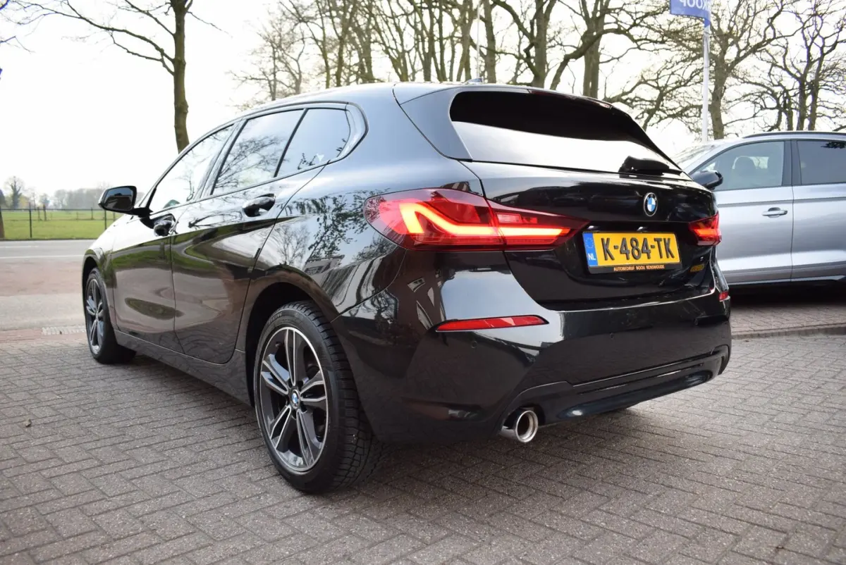 118i High Executive Edition AUTOM/NAVI/CRUISE/CARPLAY/AIRCO/XENON/NL-AUTO/BLUETOOTH//PDC V