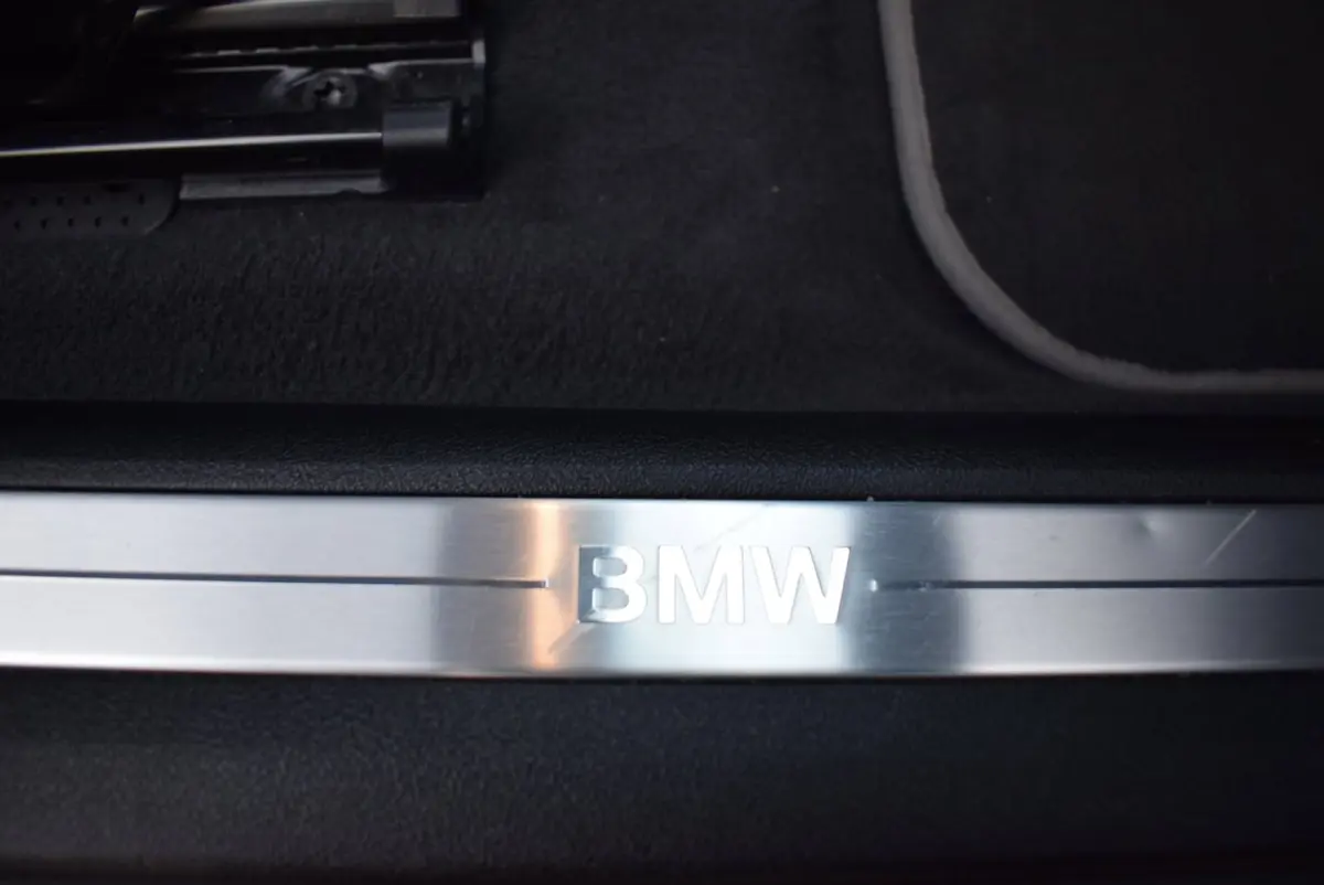 118i High Executive Edition AUTOM/NAVI/CRUISE/CARPLAY/AIRCO/XENON/NL-AUTO/BLUETOOTH//PDC V