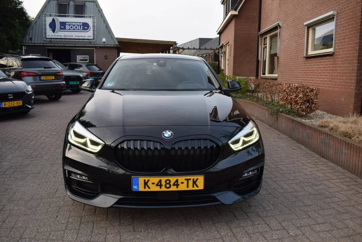 118i High Executive Edition AUTOM/NAVI/CRUISE/CARPLAY/AIRCO/XENON/NL-AUTO/BLUETOOTH//PDC V