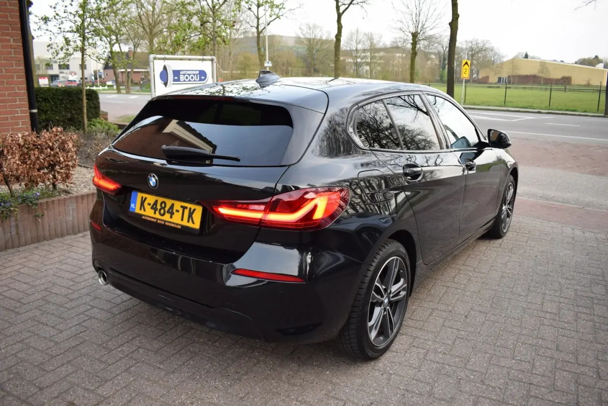 118i High Executive Edition AUTOM/NAVI/CRUISE/CARPLAY/AIRCO/XENON/NL-AUTO/BLUETOOTH//PDC V