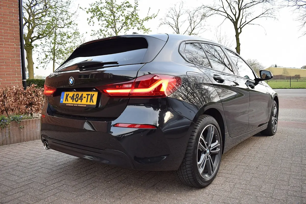 118i High Executive Edition AUTOM/NAVI/CRUISE/CARPLAY/AIRCO/XENON/NL-AUTO/BLUETOOTH//PDC V