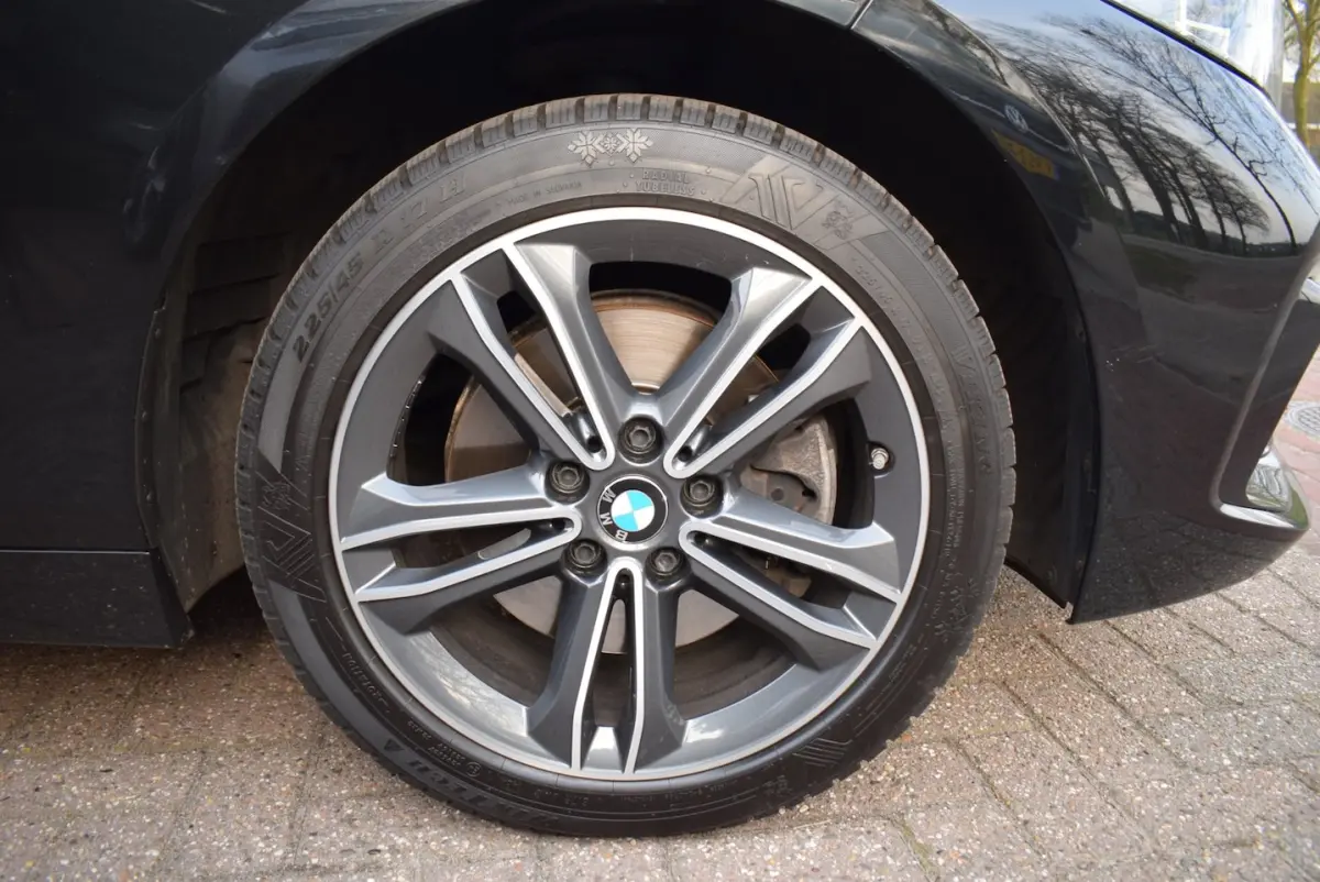 118i High Executive Edition AUTOM/NAVI/CRUISE/CARPLAY/AIRCO/XENON/NL-AUTO/BLUETOOTH//PDC V